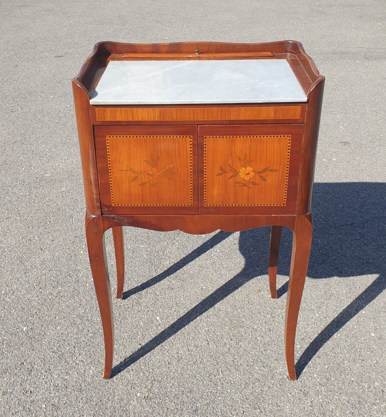 Tavoli da trucco: Petite coiffeuse / chevet style Louis XV – Usato da Lausanne venduto da eamescharly 2