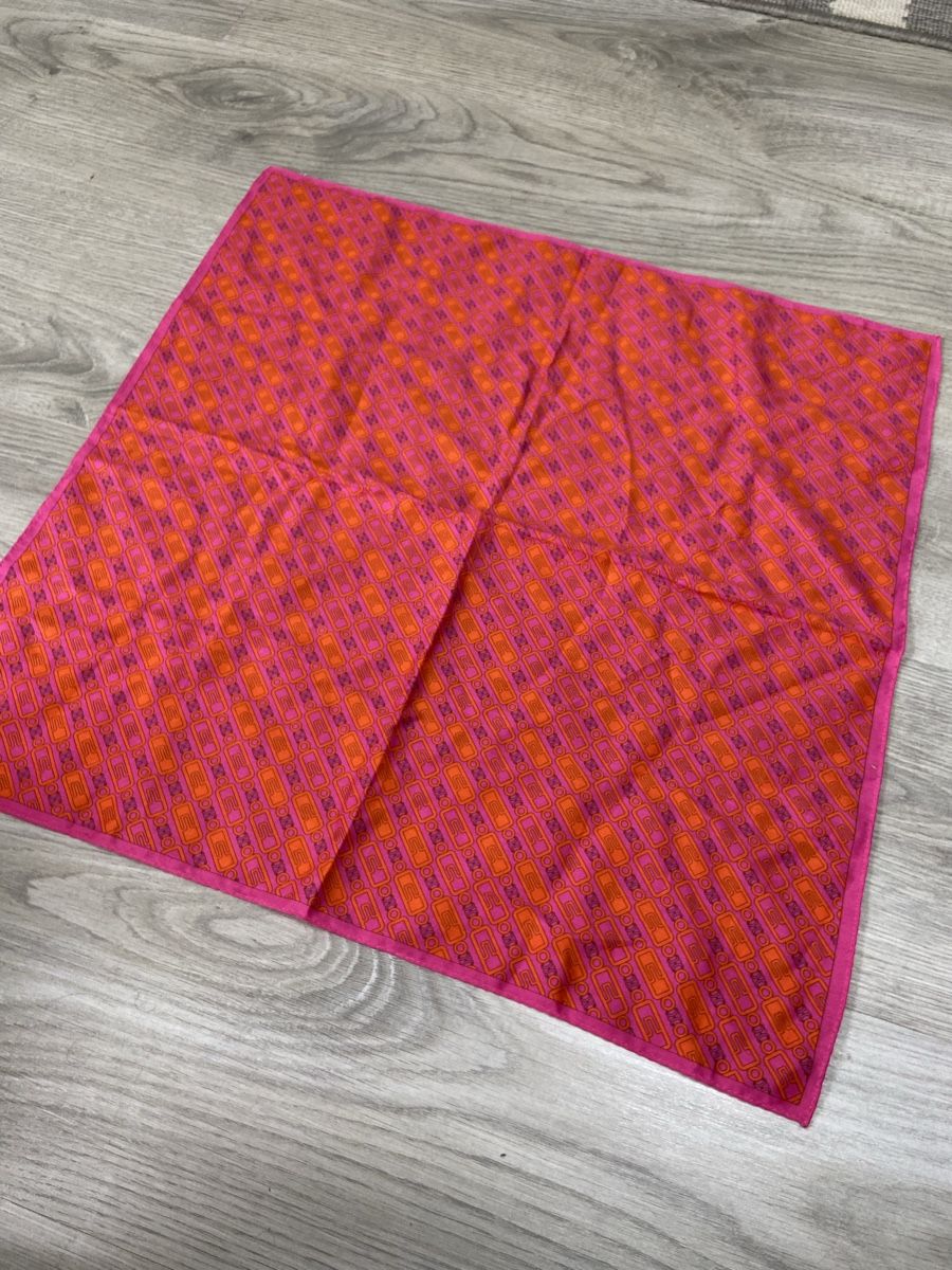 Celine Foulard & Sciarpe: Foulard Céline – Usato da Montreux venduto da Perledor 3