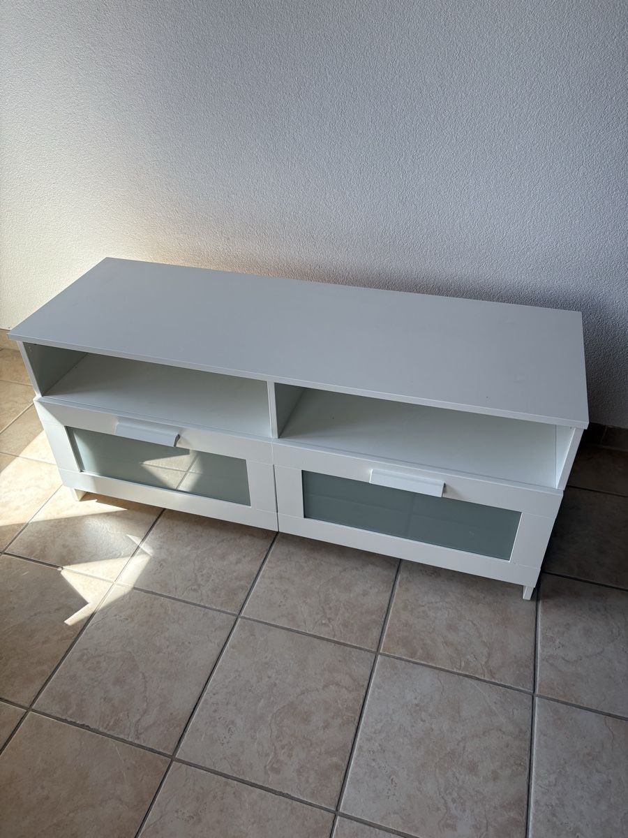 Ikea Mobili TV: TV-Bank Ikea – Usato da Tecknau venduto da Domii111