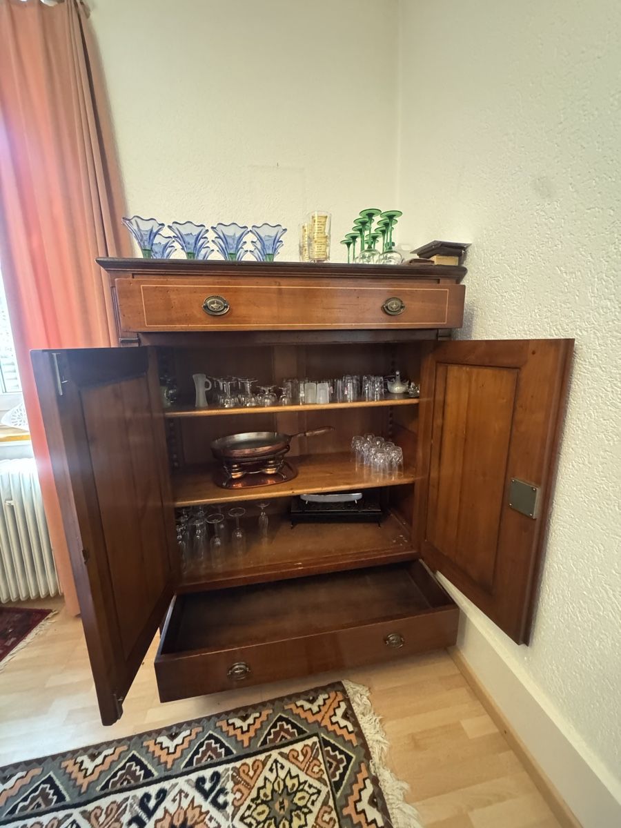 Commodes: Commode ancienne  – D'occasion à Courrendlin par bur_twg6 2