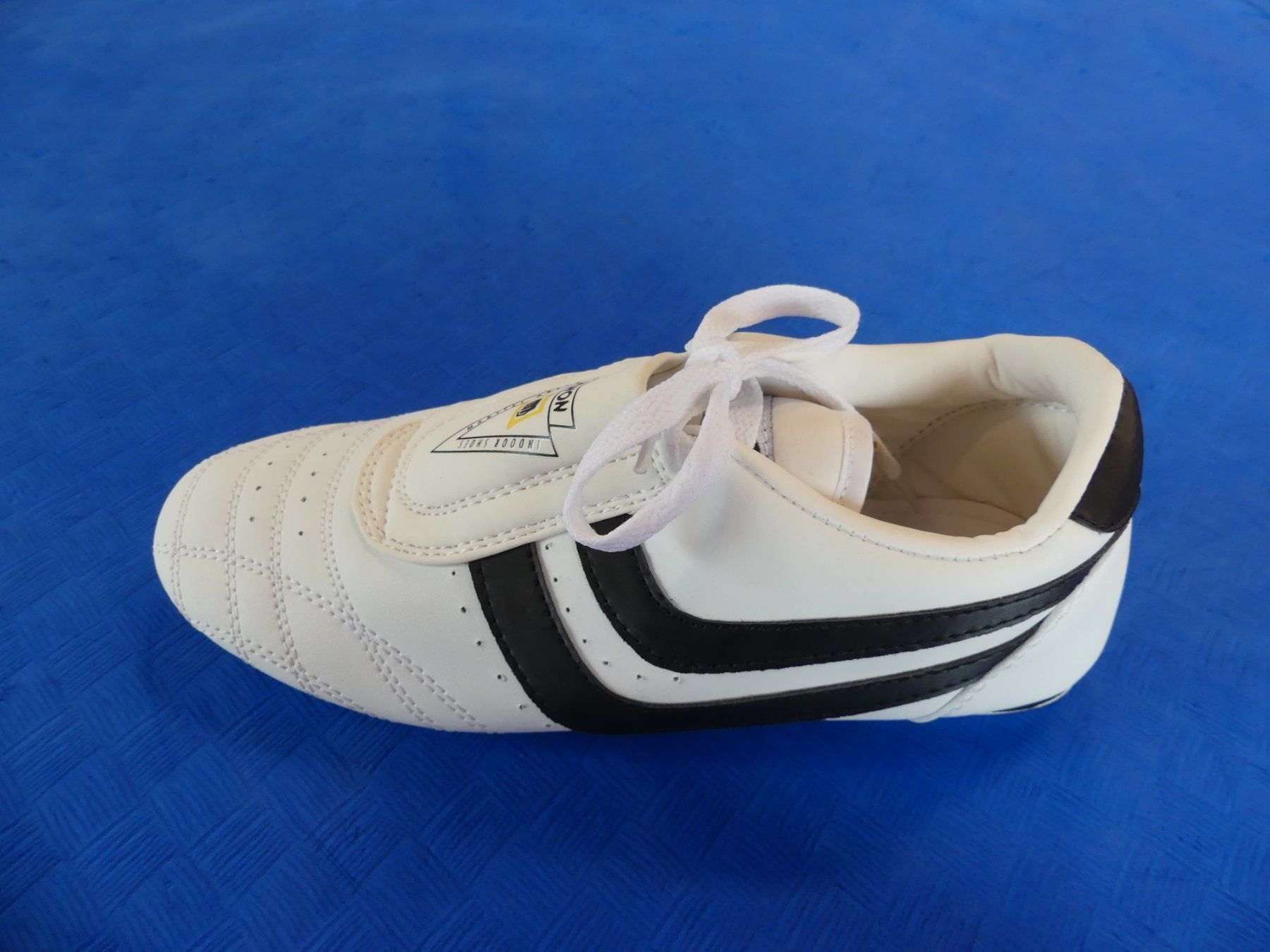 Scarpe per ragazzi: Kwon Chosun Plus Taekwondo / Indoorschuh Gr. 30 – Nuovo e nell'imballaggio originale da Wald ZH venduto da MartialArts