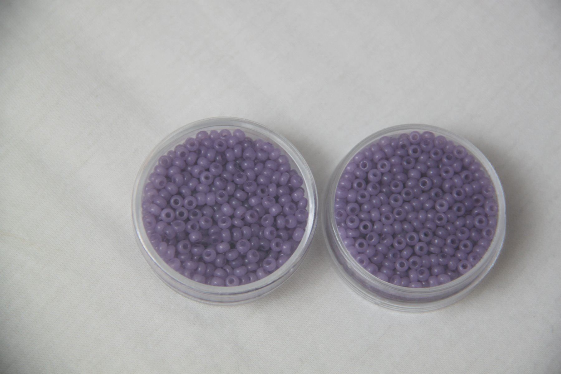 Perlen (unechte): Rocailleperlen (violett) – Neu und originalverpackt aus Walterswil SO von Jerry_maus