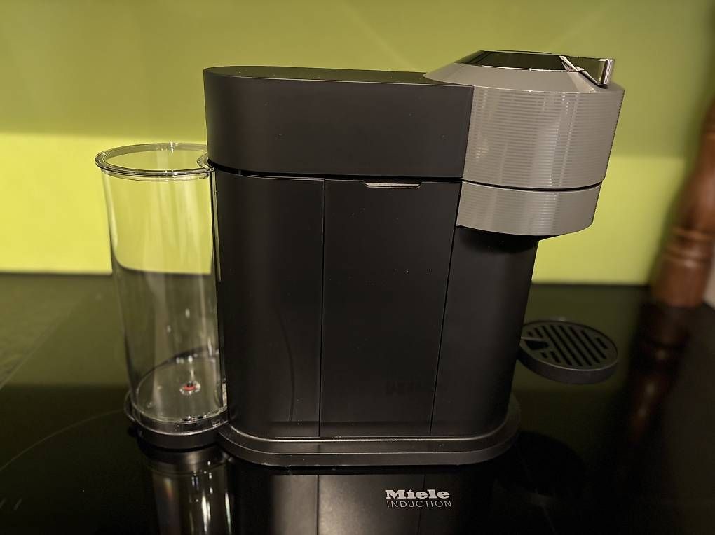 Nespresso Kaffeemaschinen & Espressomaschinen: Nespresso RELOVE VERTUO Kaffeemaschine – Gebraucht aus Uetendorf von Lagi00