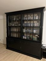 Vitrinenschrank schwarz mit Glasfronten und Schubladen