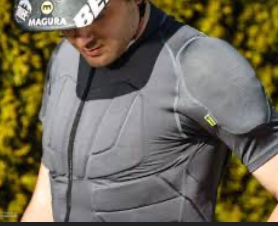 IXS Vestes: IXS Jacke Downhill Protektor – D'occasion à Tagelswangen par Tuorta 7
