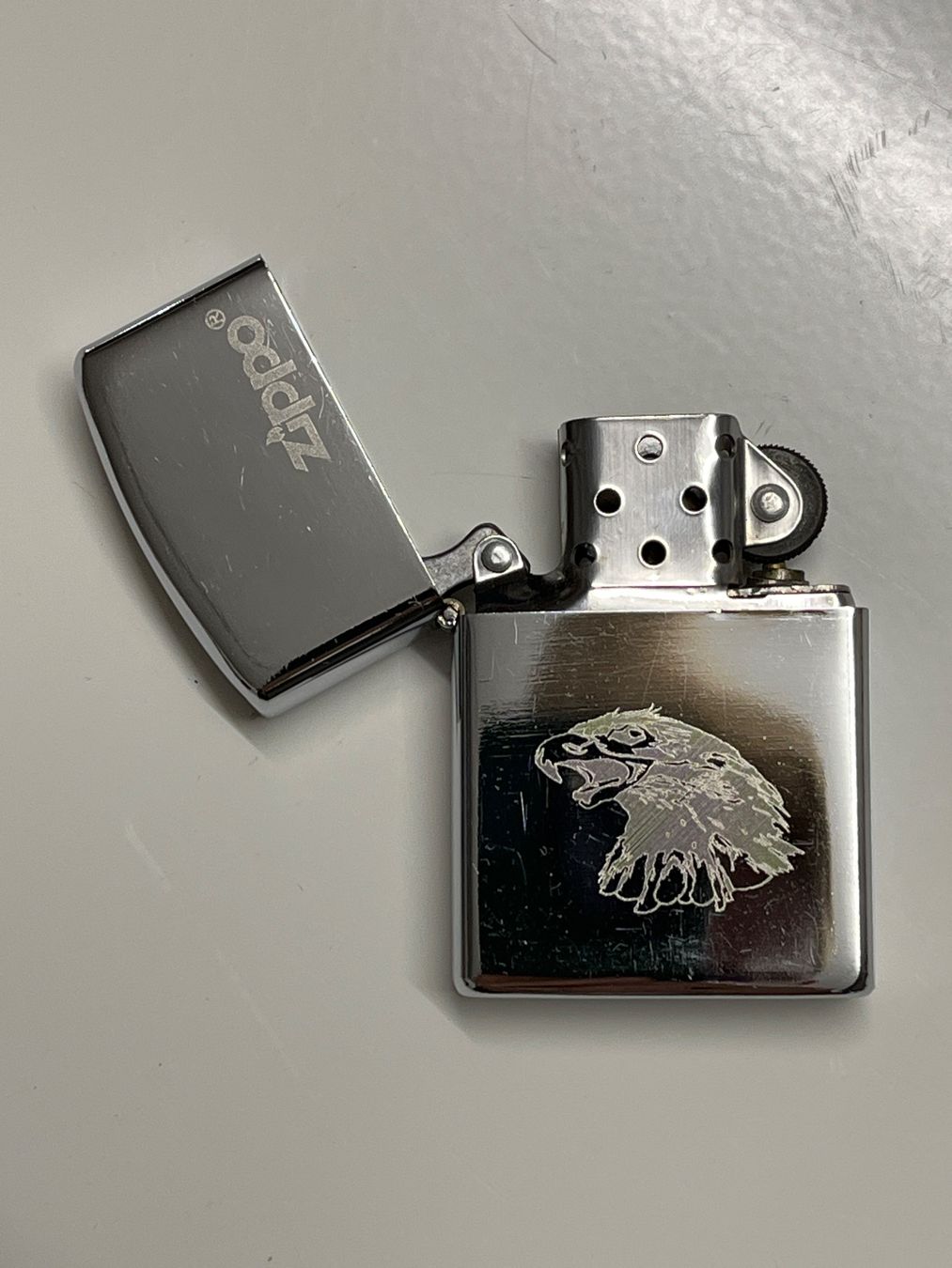 Zippo Feuerzeuge: Zippo Feuerzeug mit Adler-Gravur – Gebraucht aus Zürich von VVintage
