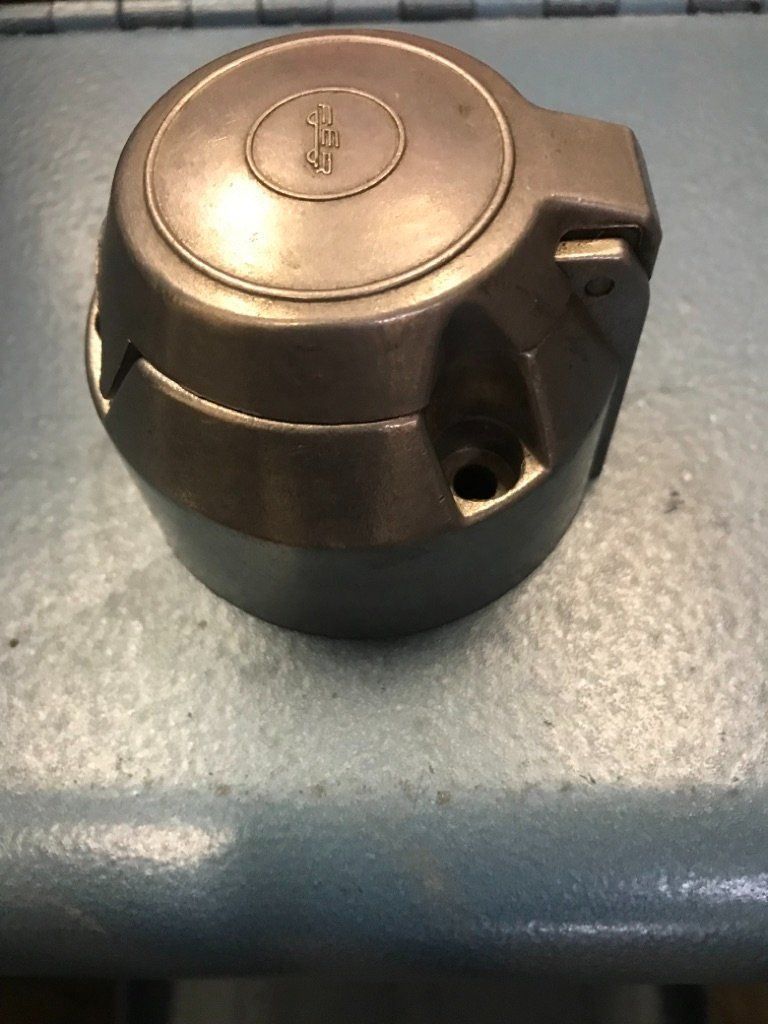 Spine: VW Bus T1 Aufbausteckdose 12V Marke FER – Usato da Neunkirch venduto da autoscooter57 4