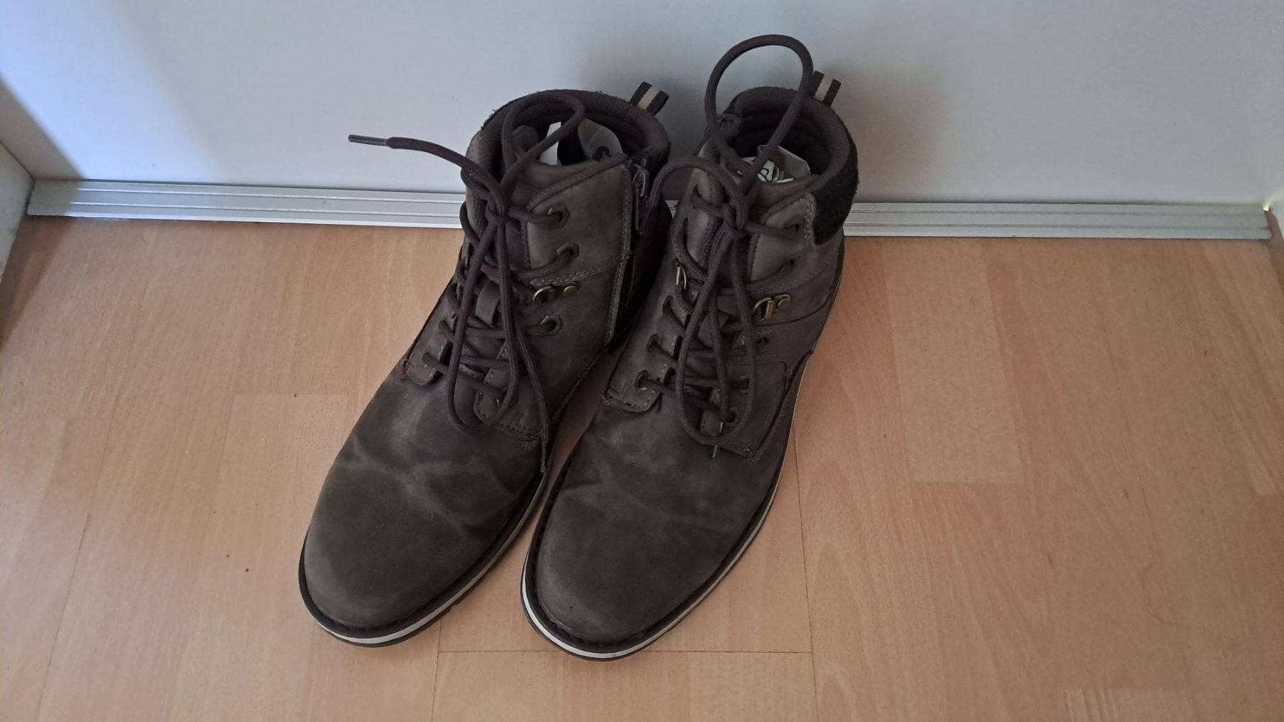 Scarpe da uomo: Neuwertige Winterschuhe Grösse 42 – Usato da Lenzburg venduto da RocknRoller85 1