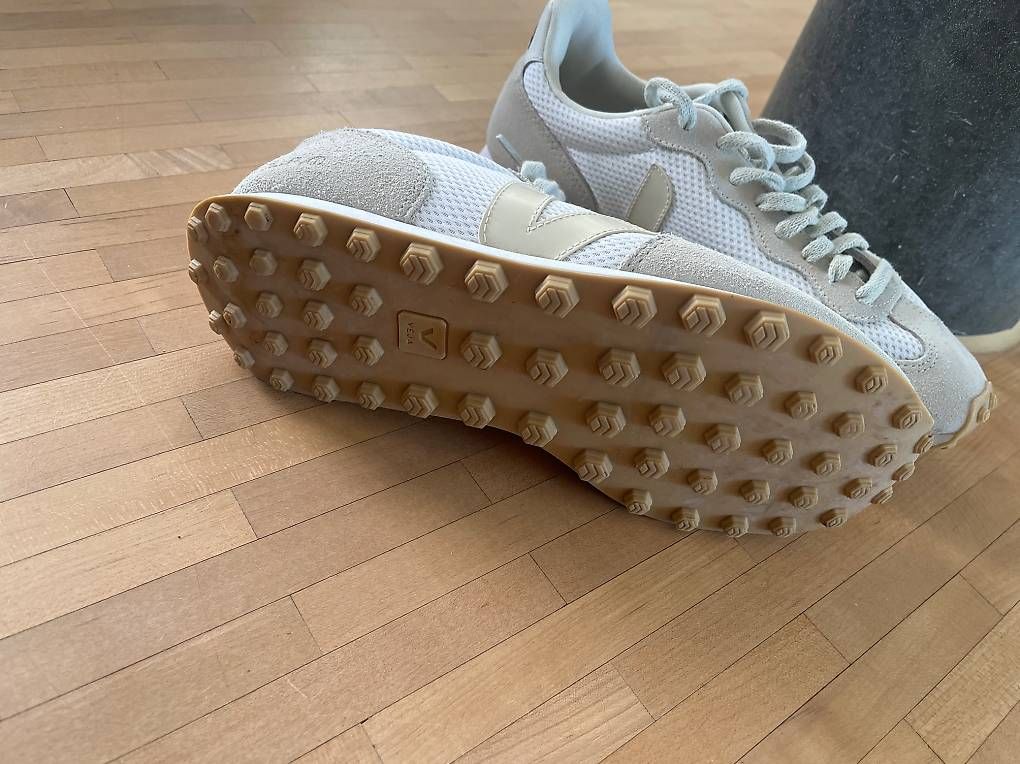 Scarpe da donna: Veja-Schuhe neuwertig  – Usato da Zürich venduto da mel_s2mm 2