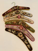 Kleiderbügel 6er Set bestickt vintage Zustand gut