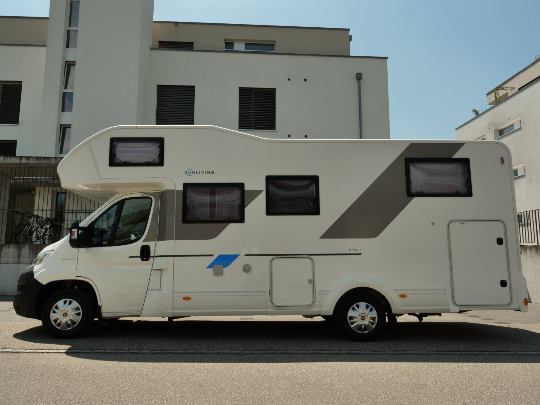 Sun Living Veicoli da campeggio: ADRIA Sun Living 75 SL – Usato da Wangen an der Aare venduto da ArivaGmbH