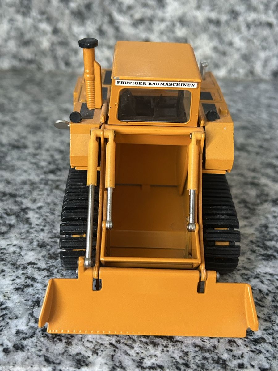 Modellbausätze & Standmodelle: Schürfraupe, 1:50 , NZG – Gebraucht aus Horw von Tigercat635 3