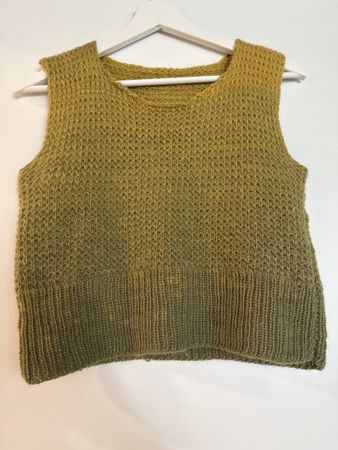 Selbstgemachte Strickweste grün aus Wolle 