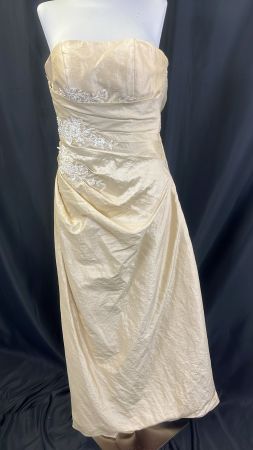 Abendkleid trägerlos champagner mit Stickerei Gr.34