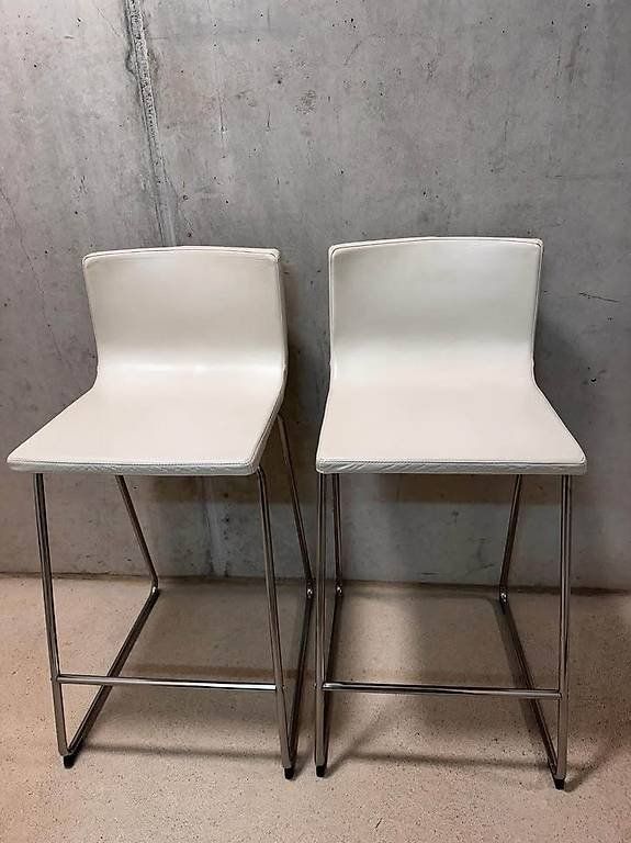 Ikea Sgabelli: Set 2 sgabelli design moderno, similpelle bianca – Usato da Comano venduto da nadiamvr