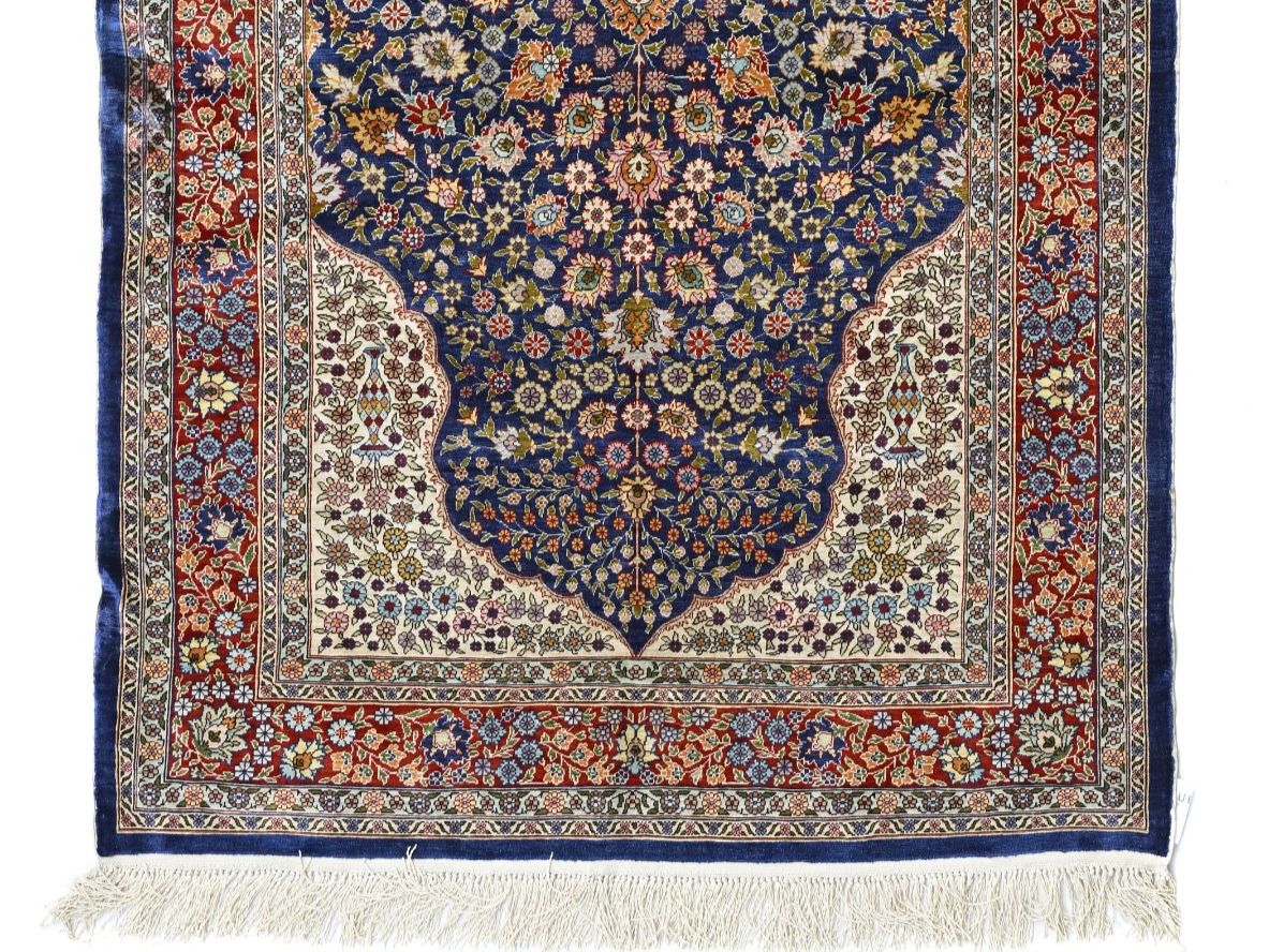 Tappeti: Hereke signed silk carpet, Turkey, 20th c, 92x136 cm – Usato da Apples venduto da the_7jtf 2