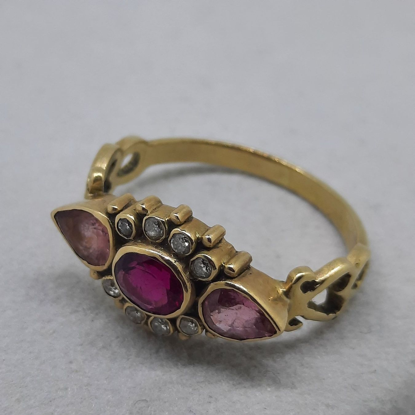 Anelli: Hochwertiger Goldring mit diversen Edelsteinen – Usato da Unterägeri venduto da Altgoldschmuck