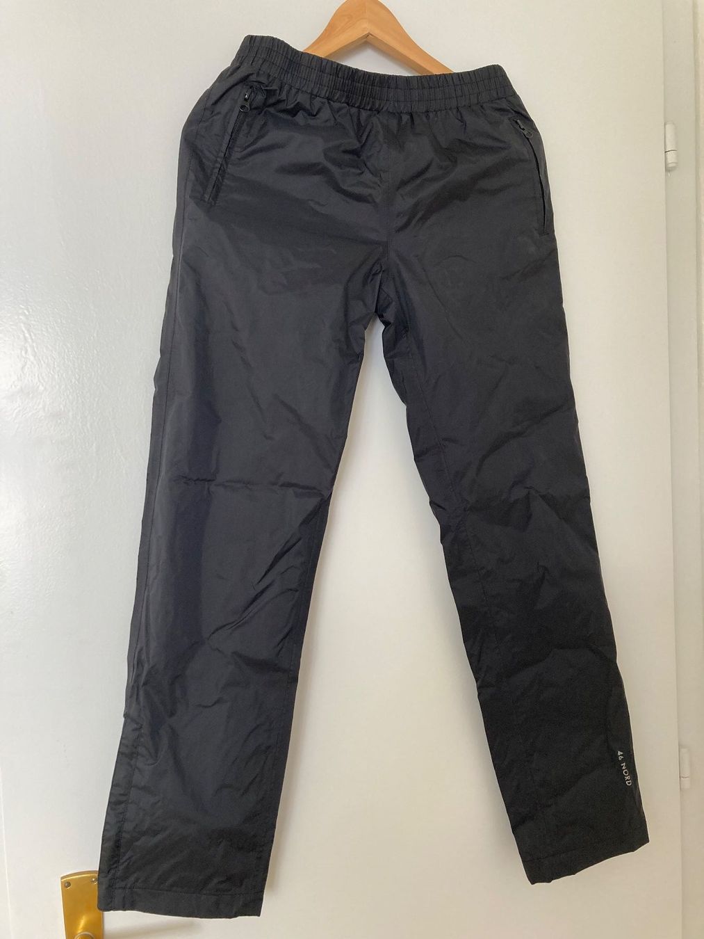 46 Nord Pantalons: Regenhose Marke 46 Nord – D'occasion à Rheinfelden par Heidi17