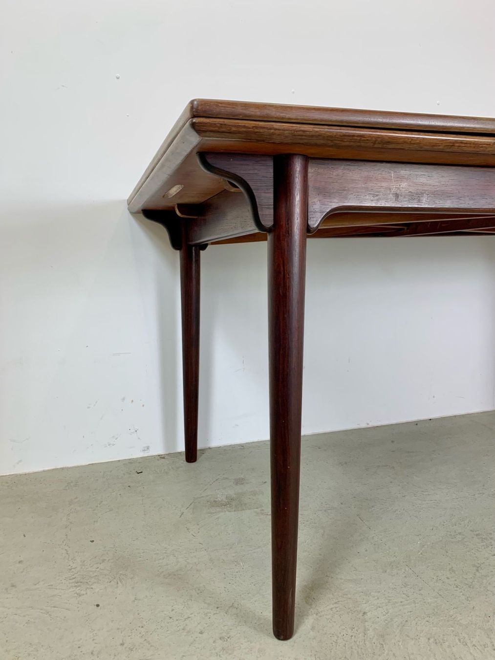 Tische: Gunni Omann Palisander Esstisch Model 54 – Gebraucht aus Basel von MidMod20C 4