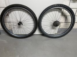 Fahrrad Felge mit Reifen