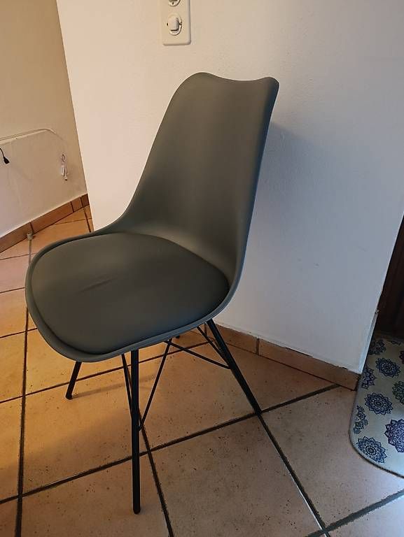 Chaises: Esszimmerstühle  – D'occasion à Barbengo par ajo_t2x5