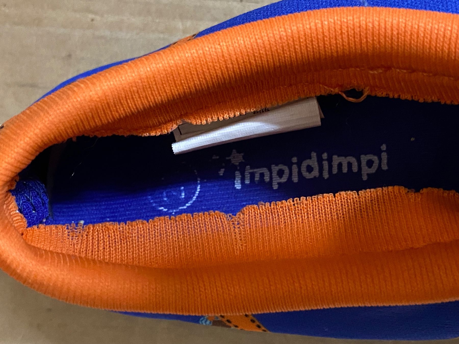 Scarpe per ragazzi: Wasserschuhe blau Grösse 28 – Usato da Eschlikon TG venduto da RamonaSt 5