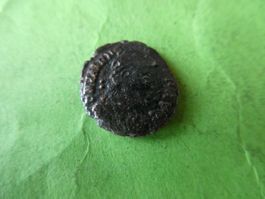 uralte Bronzemünze  18 mm     2.04 g