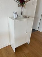 Weisser Aufbewahrungsschrank / Mehrzweckschrank