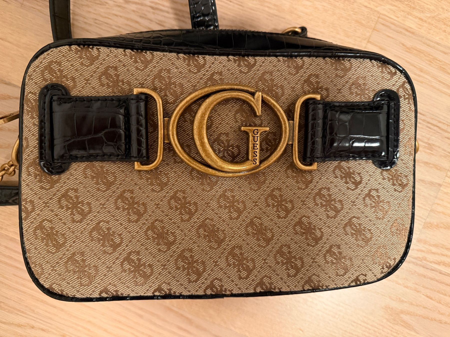 Guess Borse da donna: Guess Tasche – Usato da Liestal venduto da Elfenlicht