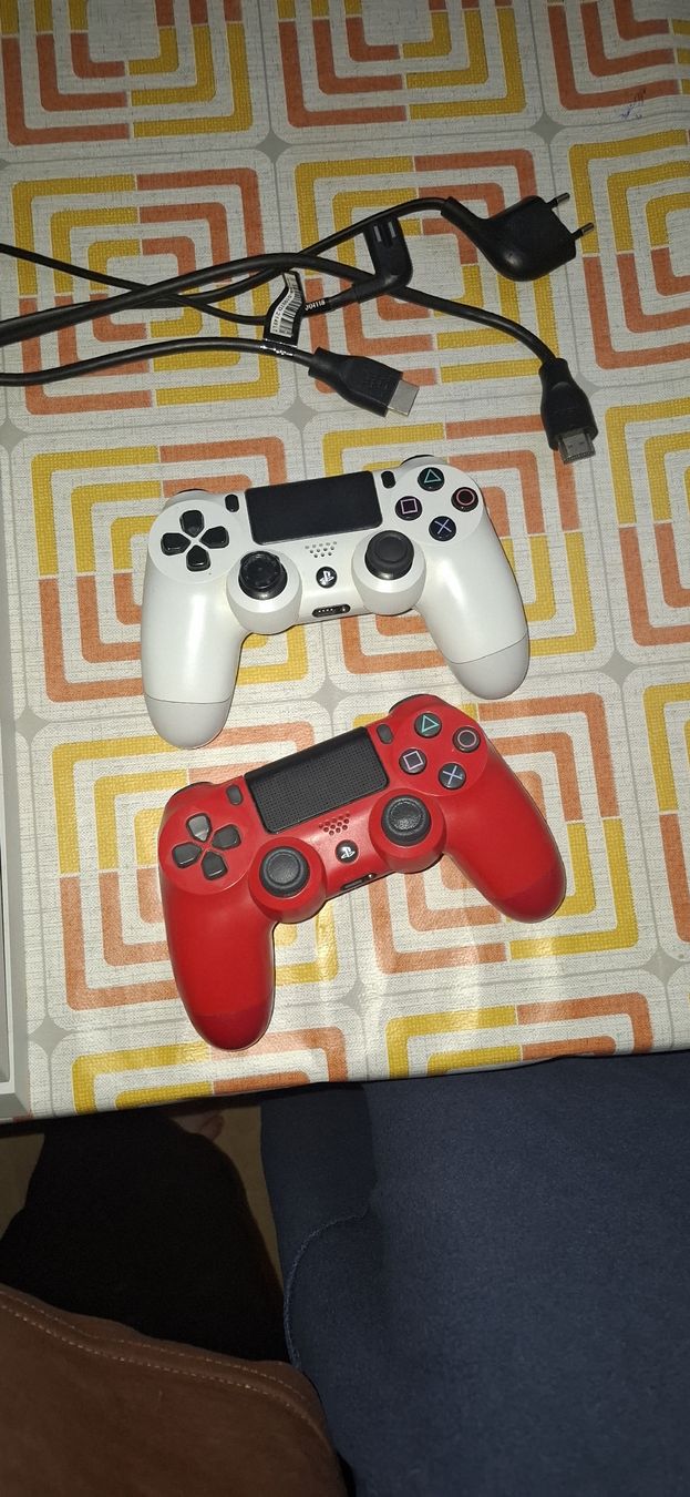Sony Konsolen: PS 4 – Gebraucht aus Suhr von kan_2jft 3