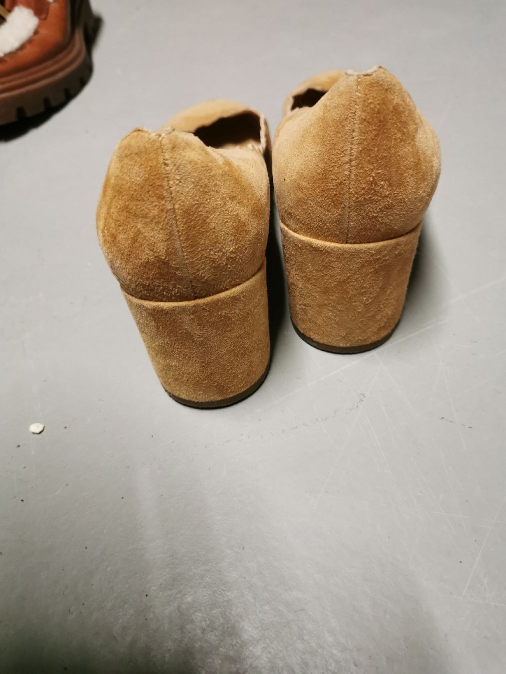Chloé Damenschuhe: Chloé Pumps Wildleder Grösse 35.5  – Gebraucht aus Mühlethurnen von GaspAnita 2