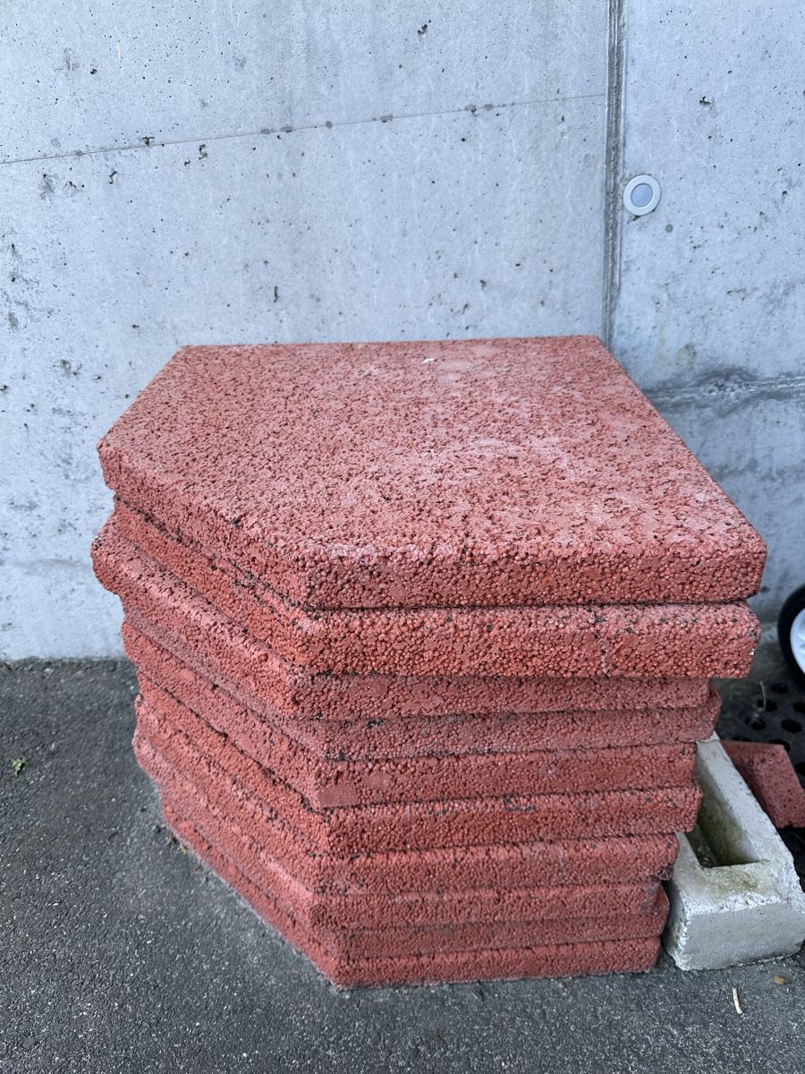 Rivestimenti per pavimenti: Tonplatten – Usato da Däniken SO venduto da Tarantel7 1