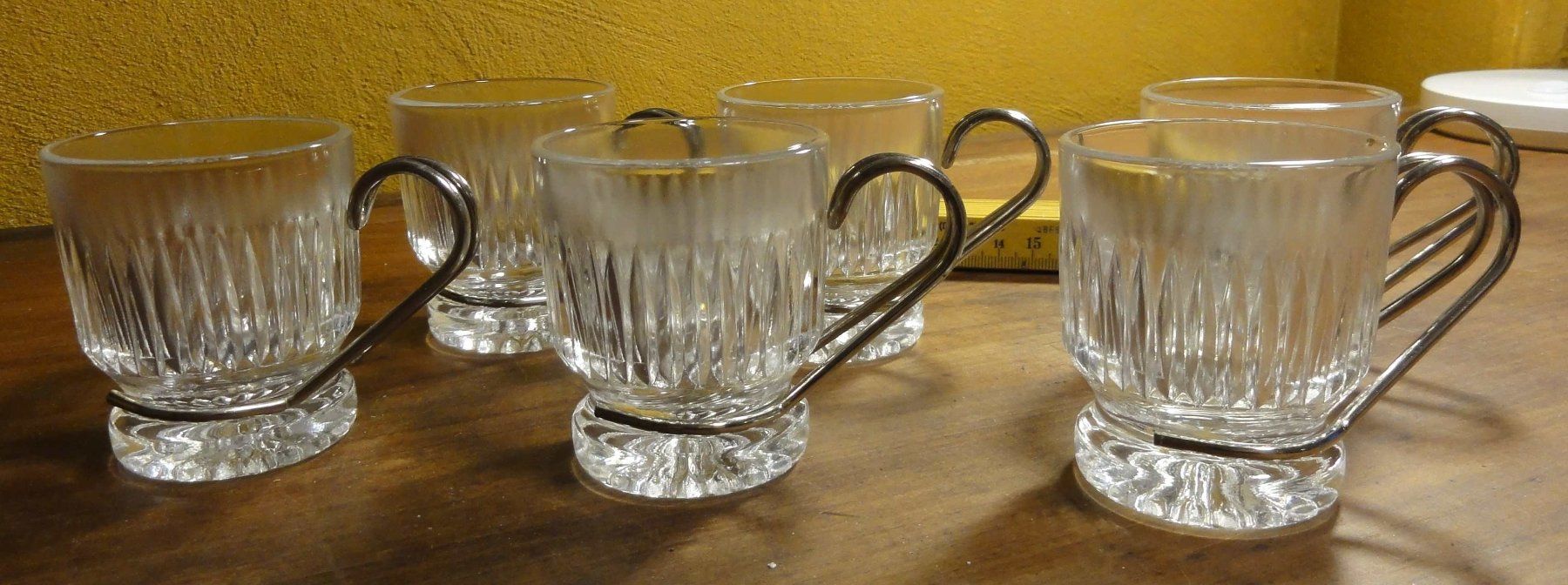 Bicchieri: Espresso- oder Likörgläser mit Metallhalterungen, 6 Stk. – Usato da Wohlen AG venduto da Flusslauf 3