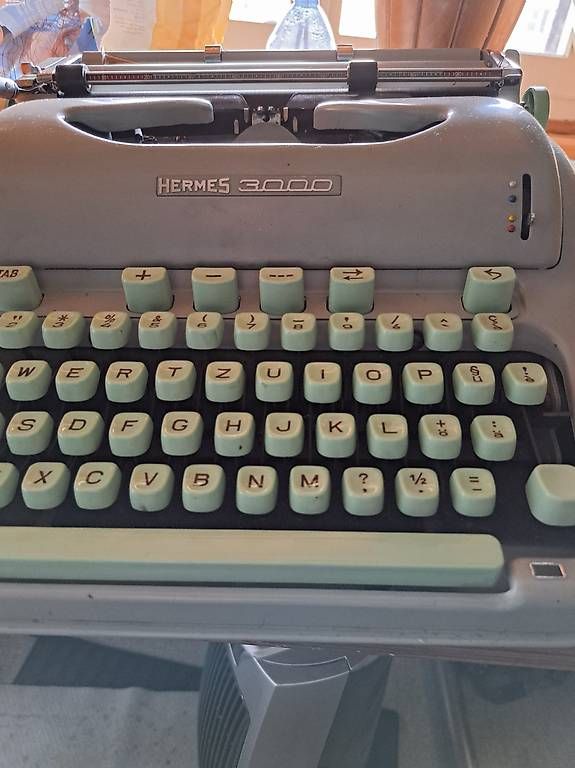 Macchine da scrivere: Reiseschreibmaschine Hermes 3000 – Usato da Elsau venduto da anzeige 1