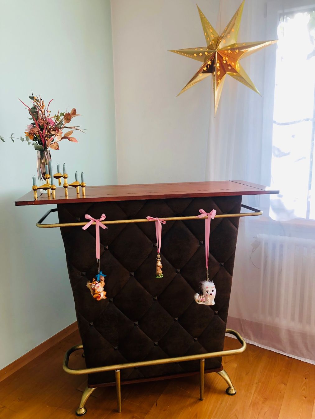 Allestimento di negozi e stand fieristici: Bar Holz, Leder, Messing im Vintagestil – Usato da Bern venduto da Aprilscherz2005