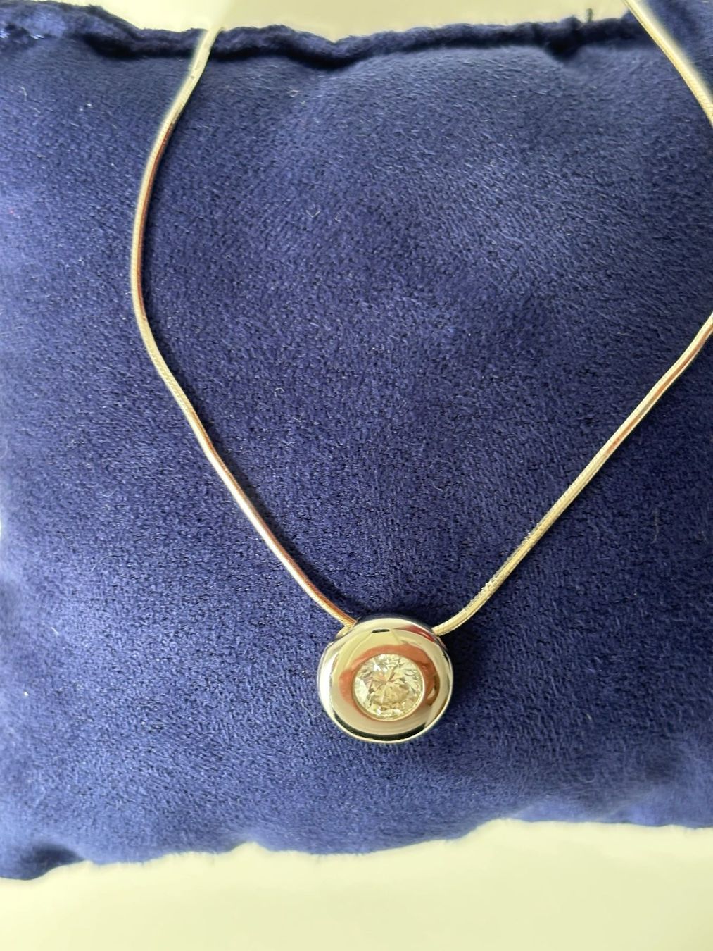 Ketten: Weissgold Collier mit 1 Brillant – Gebraucht aus Thierachern von Herci