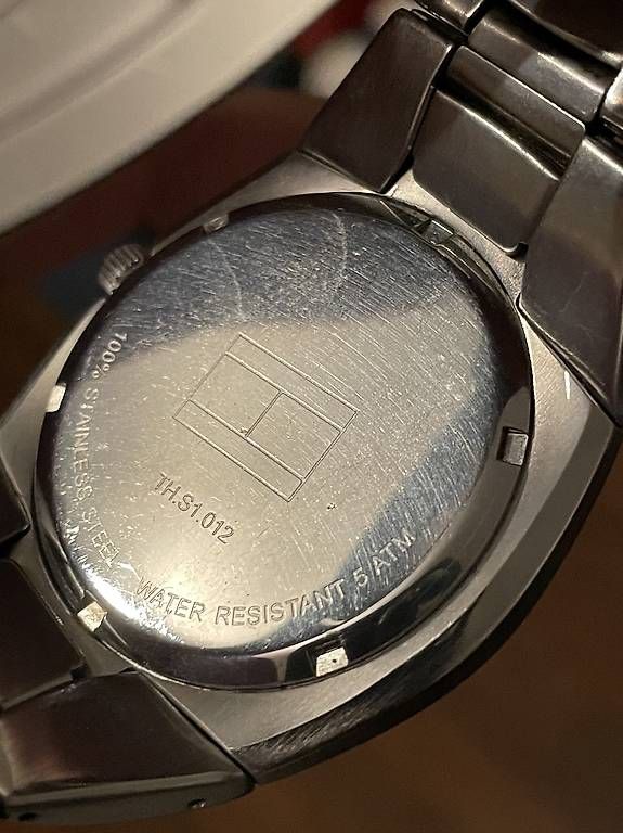 Uhren: Tommy Hilfiger Uhr Quarz – Gebraucht aus Fällanden von fai_n5tr 1