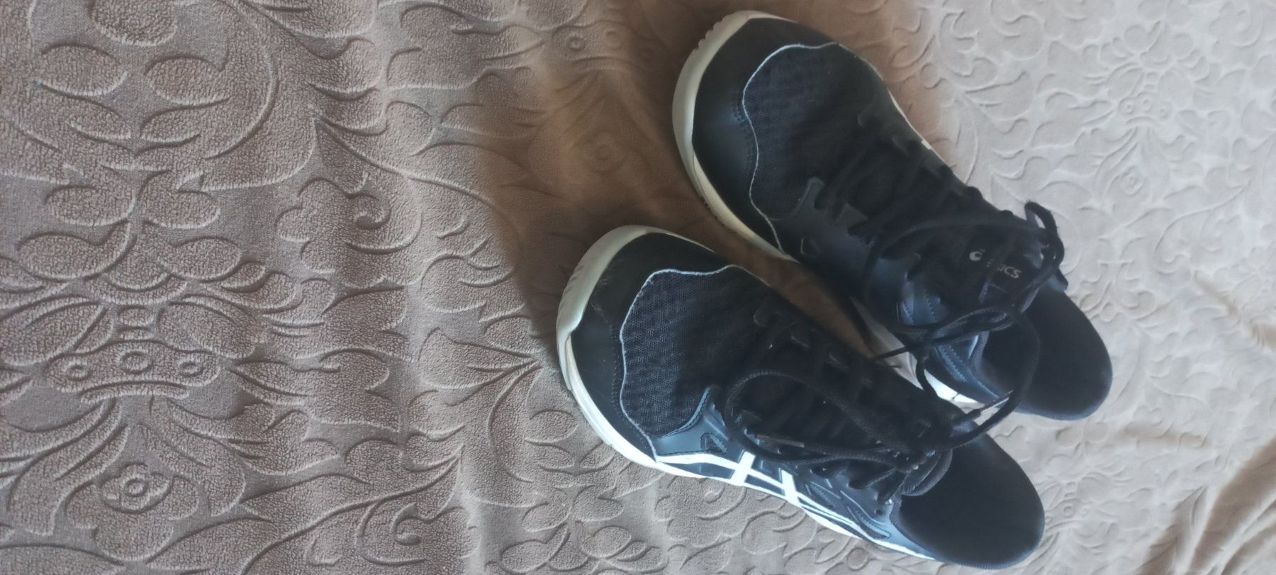 Asics Scarpe da uomo: Asics Hallenschuhe 41.5 – Usato da Zürich venduto da Hannes_R 1