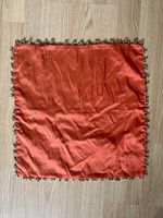 Seiden Kissen in Orange mit Glöckchenrand Boho Style