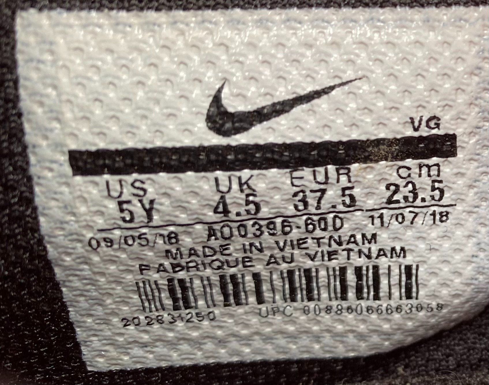 Nike Scarpe per ragazzi: Chaussures de footbal Nike Phantom  t. 37.5 – Usato da Peseux venduto da Gilloss 5