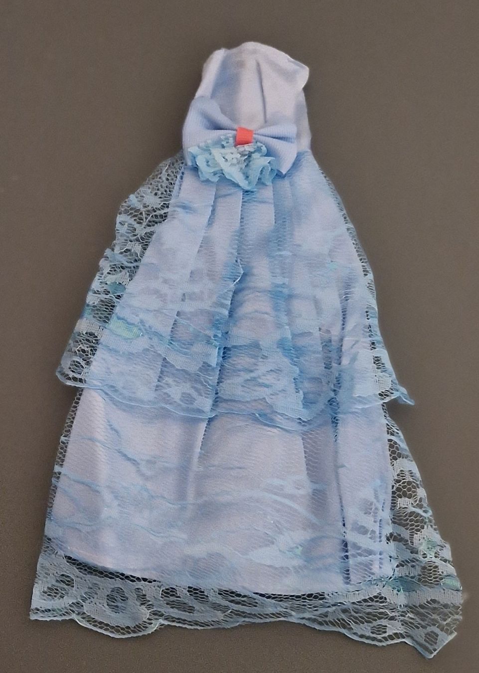 Bambole: Robe pour Barbie – Usato da Couvet venduto da Pioune