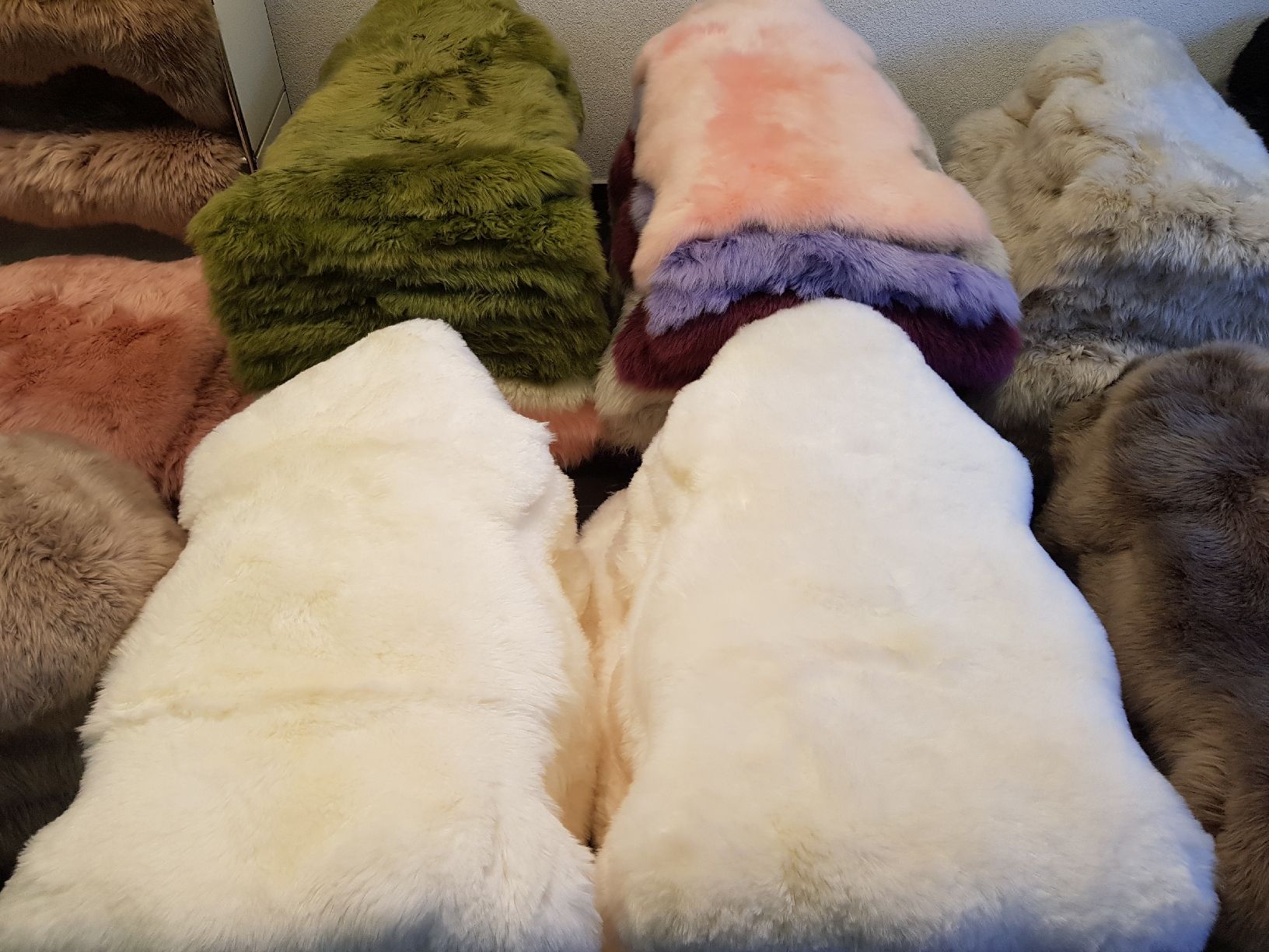 Tappeti: Schaffel in der Farbe flieder – Nuovo e nell'imballaggio originale da Neuhausen am Rheinfall venduto da Lambskin 2