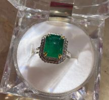 Goldring 18 Karat natürlicher Smaragd 4.26 ct Diamanten