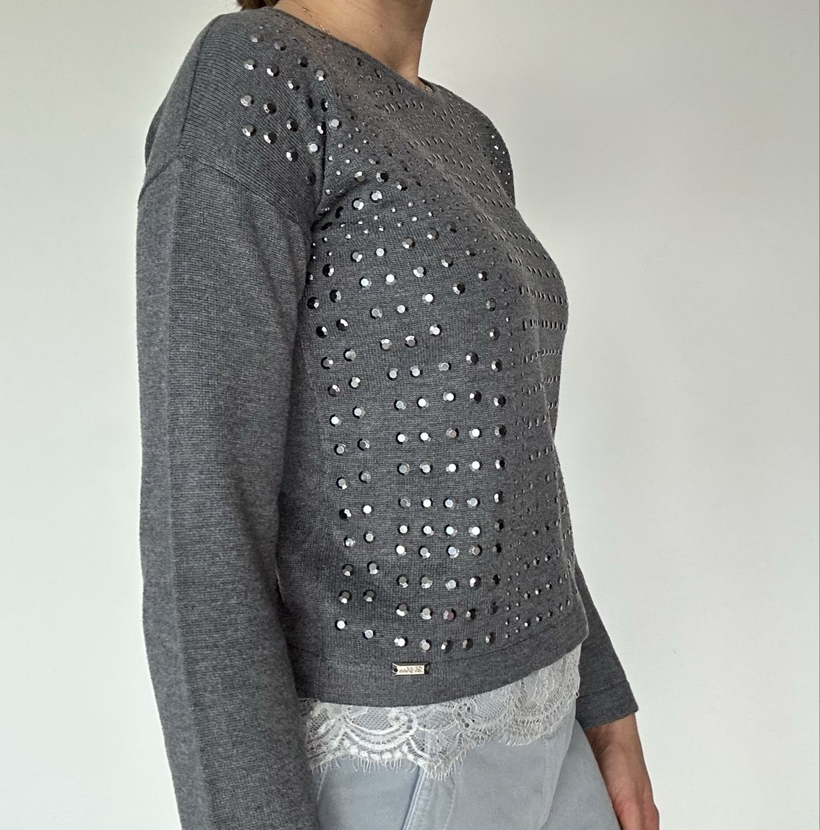 Maglioni & Felpe: Pullover De Salitto grau mit Steinen – Usato da Uzwil venduto da Zhenia17 1