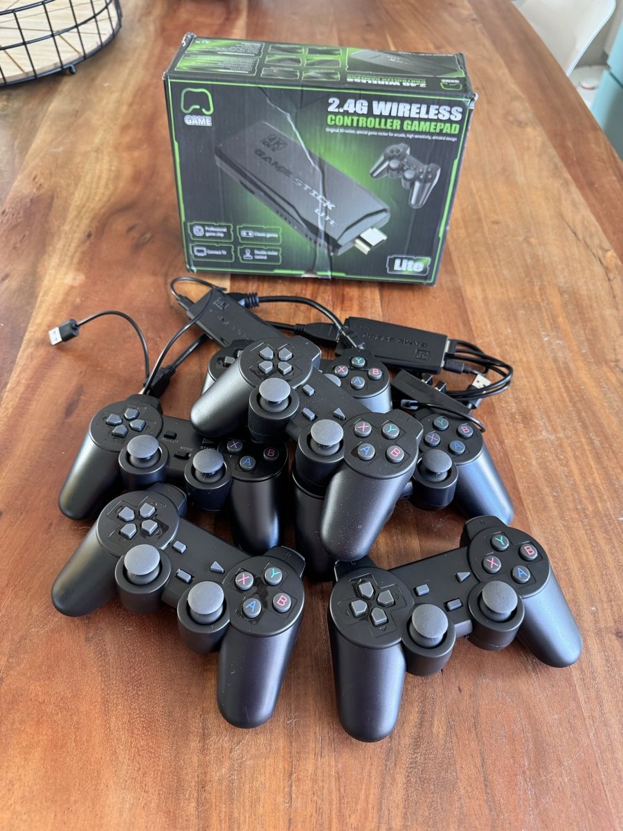 Konsolen: Retro Game Stick Lite - Spielespass für die ganze Familie! – Neu (gemäss Beschreibung) aus St. Gallen von Popolone26