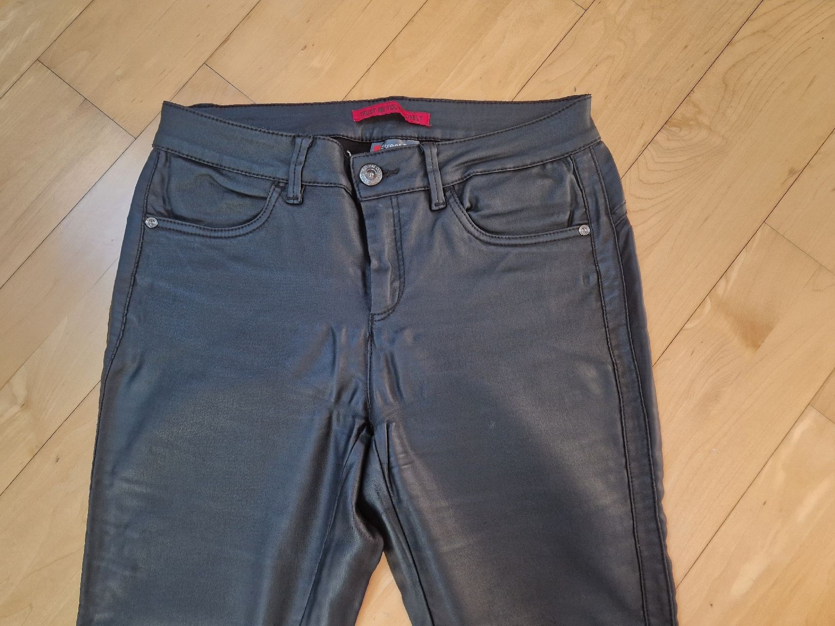 Pantaloni: Hose in Lederoptik STREET ONE, 38 – Usato da Frasnacht venduto da MiraBelle79 1