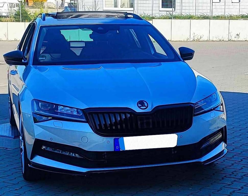 Alle Autoersatzteile: Skoda Superb 3 Kühlergrillrahmen – Gebraucht aus Triesenberg von Kiruna18
