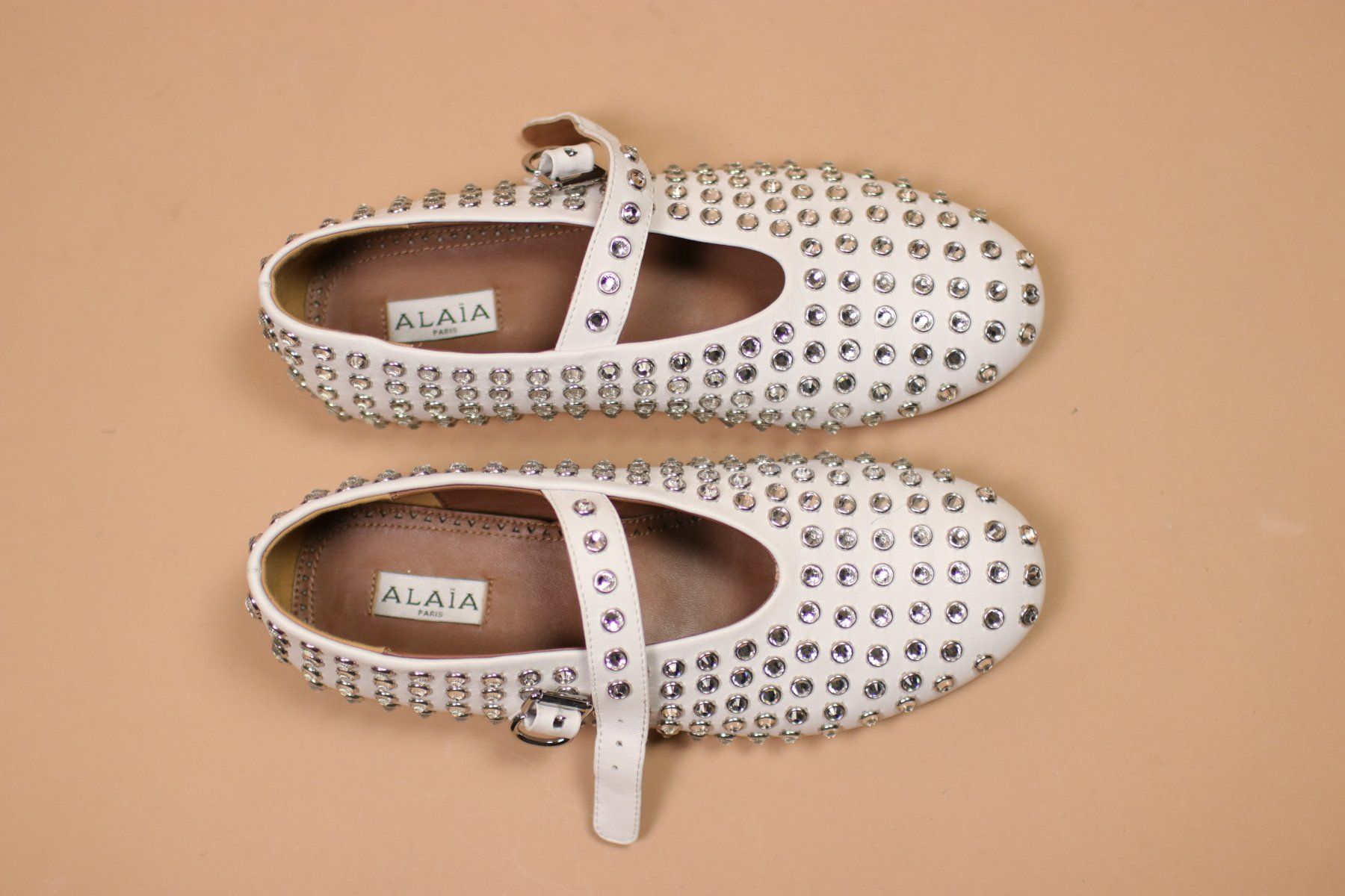 Alaia Scarpe da donna: ALAIA White Studded Ballerina - Size 39 – Usato da Hombrechtikon venduto da BAZ-Vintage 2