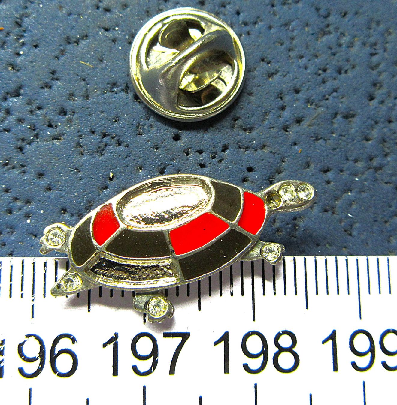 Plaketten & Abzeichen: SCHILDKRÖTE SCHMUCK PIN – Defekt aus Ettingen von Hausi4711