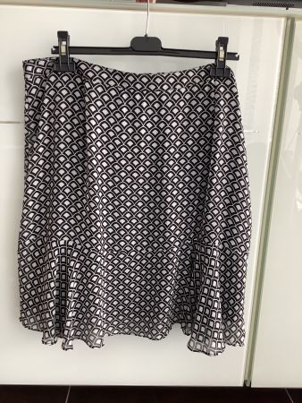 Schicker Damenrock Gr. 46 schwarz/weiss Muster 👗